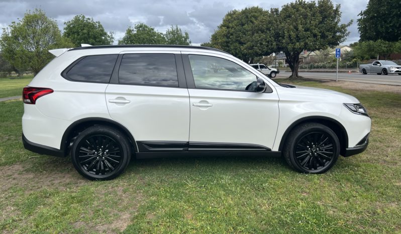 ZL Outlander Black Edition 5DR Wagon 2.4L 4 Cyl CVT full