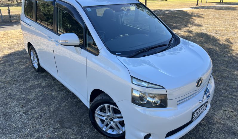 Toyota Voxy Welcab Wagon 6st 5dr CVT 1sp 2.0i [IMP] full