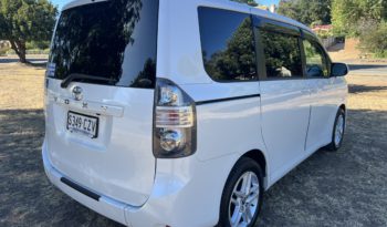 Toyota Voxy Welcab Wagon 6st 5dr CVT 1sp 2.0i [IMP] full