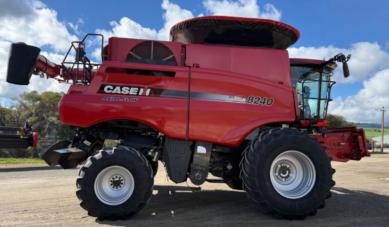 CASE IH 8240 AXIAL FLOW COMBINE HARVESTER full