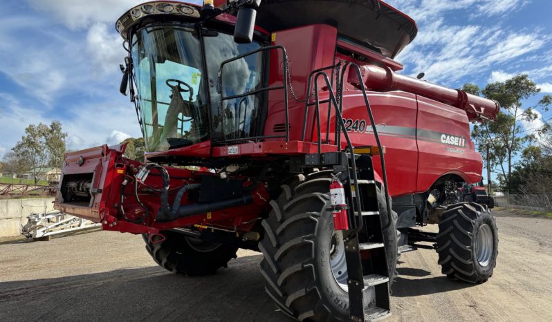 CASE IH 8240 AXIAL FLOW COMBINE HARVESTER full