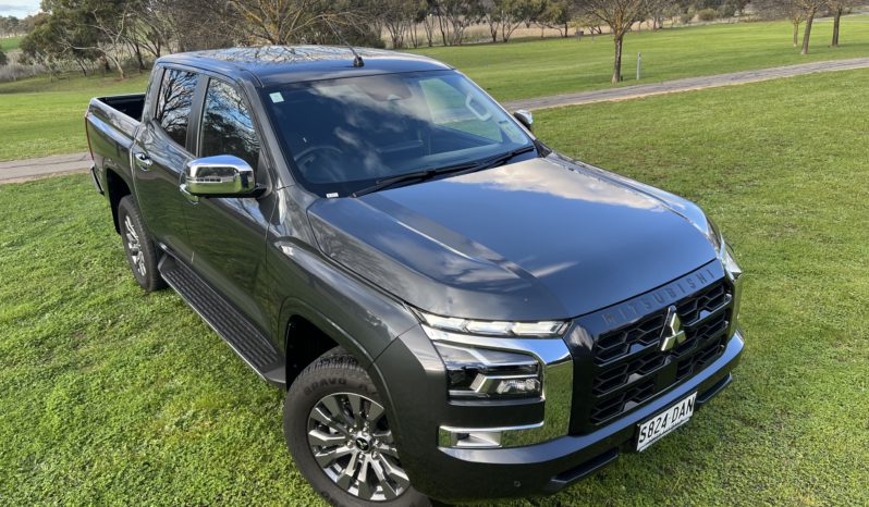 MV Triton GLS 2.4L D 6A/T 4X4 DC PU full