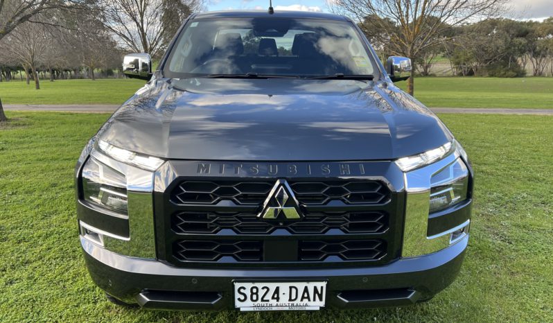 MV Triton GLS 2.4L D 6A/T 4X4 DC PU full