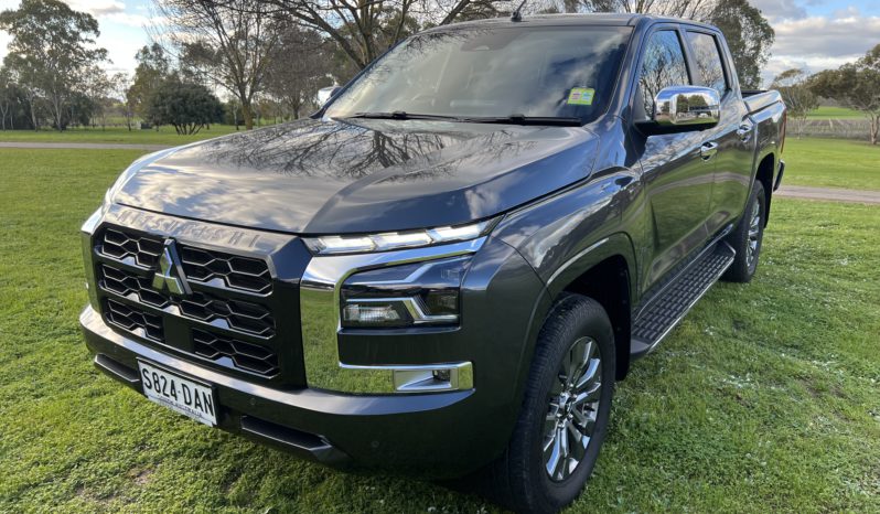 MV Triton GLS 2.4L D 6A/T 4X4 DC PU full