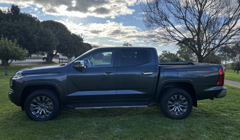 MV Triton GLS 2.4L D 6A/T 4X4 DC PU full