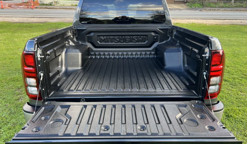 MV Triton GLS 2.4L D 6A/T 4X4 DC PU full