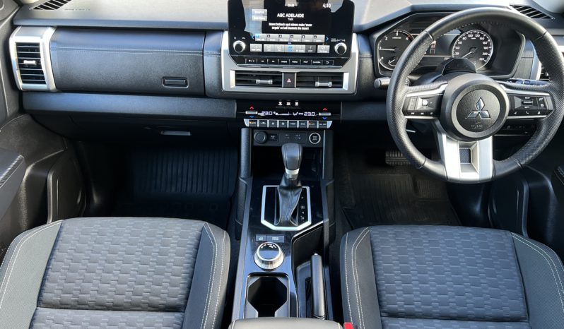 MV Triton GLS 2.4L D 6A/T 4X4 DC PU full