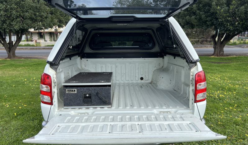MITSUBISHI TRITON GLX+ DOUBLE CAB UTILITY full