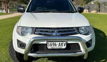 MN Triton GL-R 4WD Double Cab 2.5L CDI(HP) 5sp Manual full