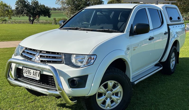 MN Triton GL-R 4WD Double Cab 2.5L CDI(HP) 5sp Manual full