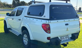 MN Triton GL-R 4WD Double Cab 2.5L CDI(HP) 5sp Manual full