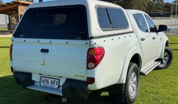 MN Triton GL-R 4WD Double Cab 2.5L CDI(HP) 5sp Manual full