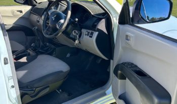 MN Triton GL-R 4WD Double Cab 2.5L CDI(HP) 5sp Manual full