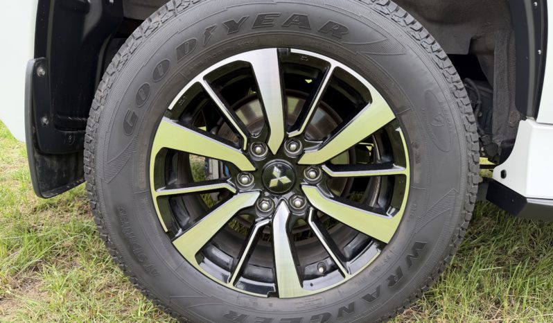 QE Pajero Sport GLX 5DR Wagon 4×4 2.4L 4 Cyl Diesel 8sp Auto full