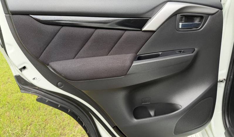 QE Pajero Sport GLX 5DR Wagon 4×4 2.4L 4 Cyl Diesel 8sp Auto full