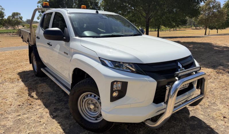 MITSUBISHI TRITON GLX DOUBLE CAB CHASSIS full
