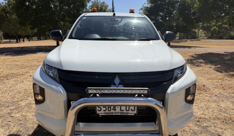 MITSUBISHI TRITON GLX DOUBLE CAB CHASSIS full