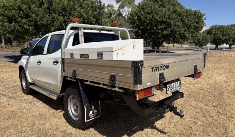 MITSUBISHI TRITON GLX DOUBLE CAB CHASSIS full