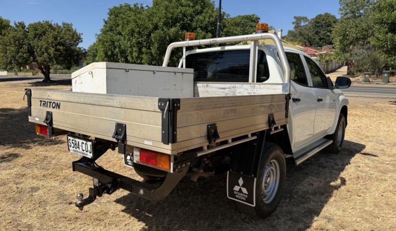 MITSUBISHI TRITON GLX DOUBLE CAB CHASSIS full