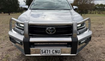 TOYOTA HILUX SR5 2.8L 6SPD AUTO DUAL CAB UTILITY full