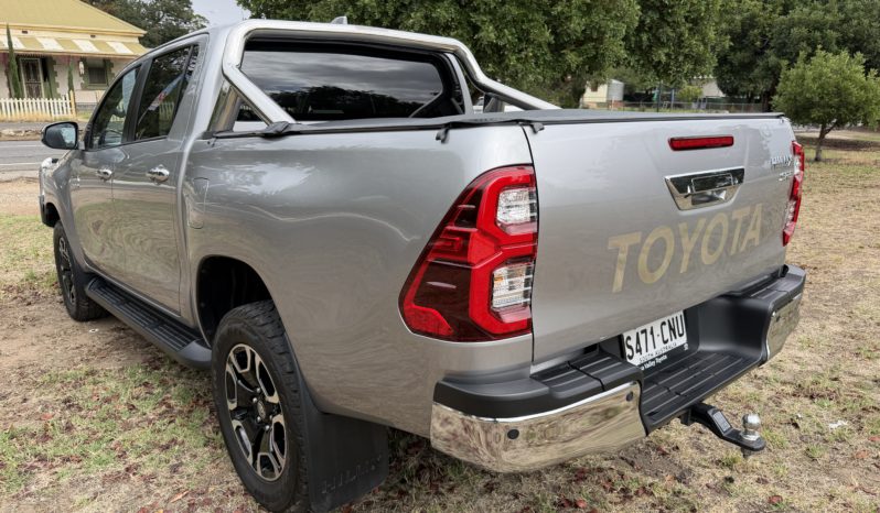 TOYOTA HILUX SR5 2.8L 6SPD AUTO DUAL CAB UTILITY full