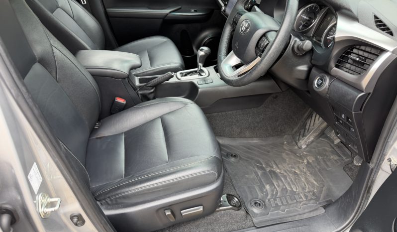 TOYOTA HILUX SR5 2.8L 6SPD AUTO DUAL CAB UTILITY full