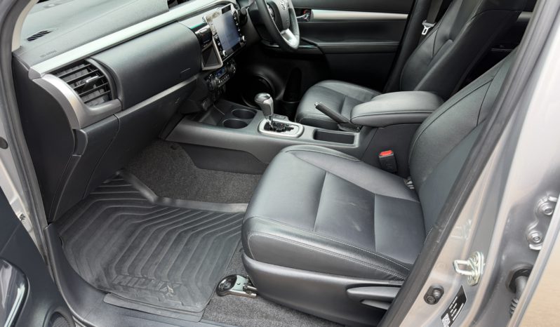 TOYOTA HILUX SR5 2.8L 6SPD AUTO DUAL CAB UTILITY full