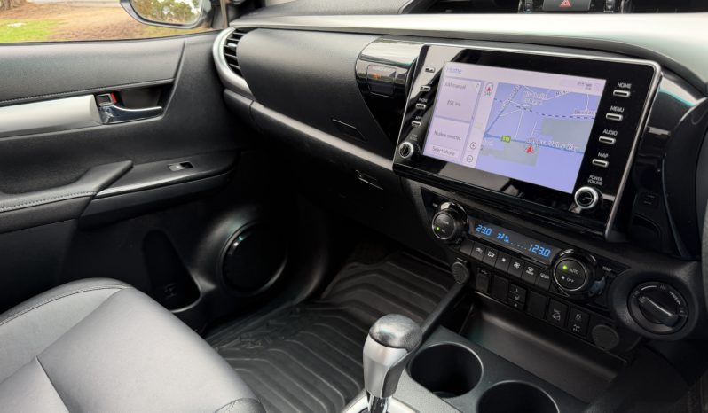 TOYOTA HILUX SR5 2.8L 6SPD AUTO DUAL CAB UTILITY full