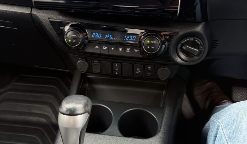 TOYOTA HILUX SR5 2.8L 6SPD AUTO DUAL CAB UTILITY full