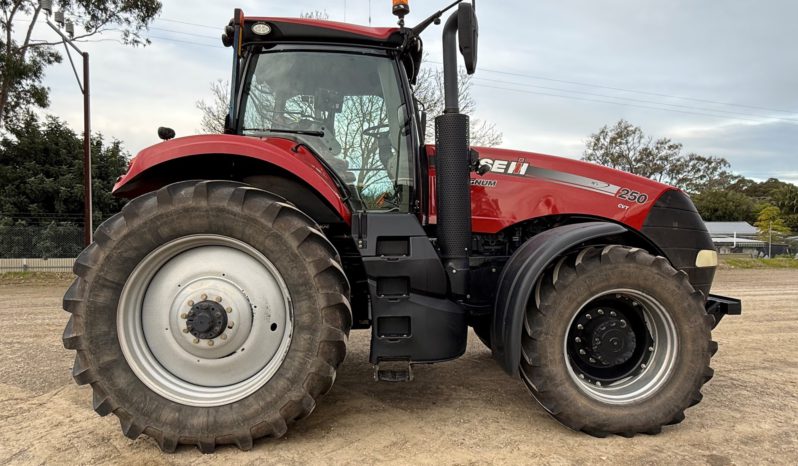 CASE IH MAGNUM 250 CVT TRACTOR full