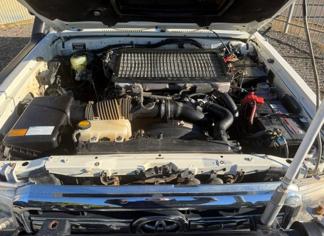TOYOTA LANDCRUISER GXL full