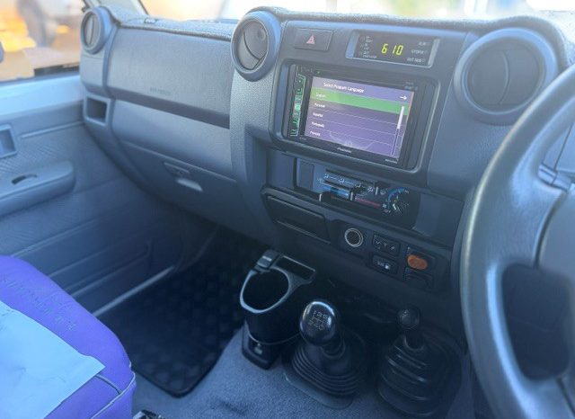 TOYOTA LANDCRUISER GXL full