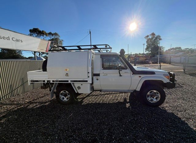 TOYOTA LANDCRUISER GXL full