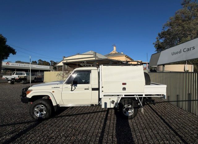 TOYOTA LANDCRUISER GXL full