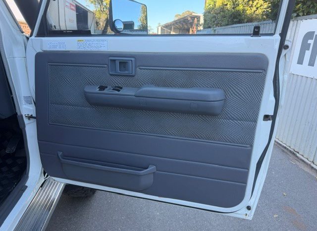 TOYOTA LANDCRUISER GXL full