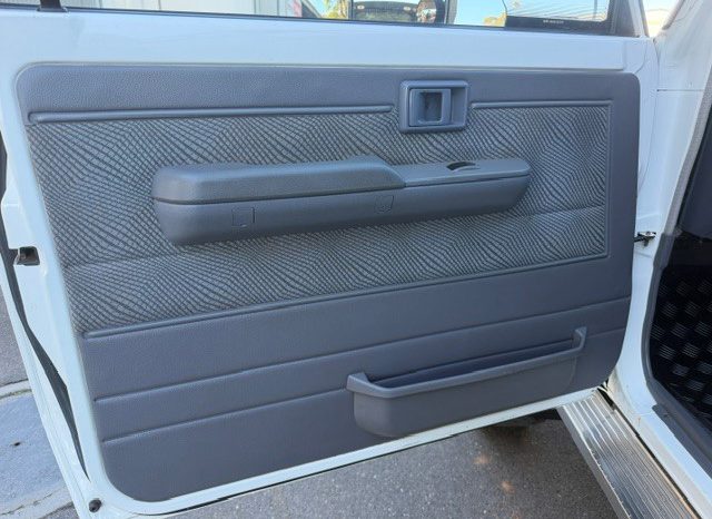 TOYOTA LANDCRUISER GXL full