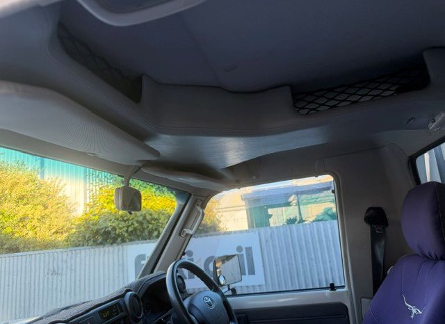TOYOTA LANDCRUISER GXL full