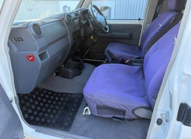 TOYOTA LANDCRUISER GXL full