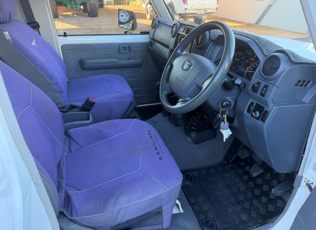 TOYOTA LANDCRUISER GXL full