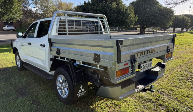 MITSUBISHI 2025 Mitsubishi Triton MV MY25 GLX+ Cab Chassis Double Cab 4dr Spts Auto 6sp 4X4 1210kg 2.4DTT full