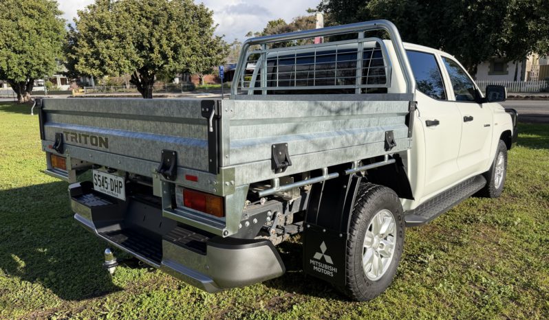 MITSUBISHI 2025 Mitsubishi Triton MV MY25 GLX+ Cab Chassis Double Cab 4dr Spts Auto 6sp 4X4 1210kg 2.4DTT full