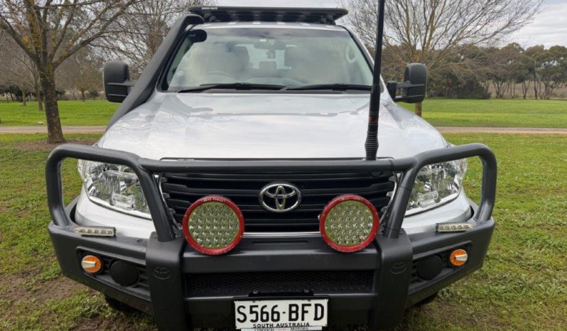 200 SERIES LANDCRUISER GXL full
