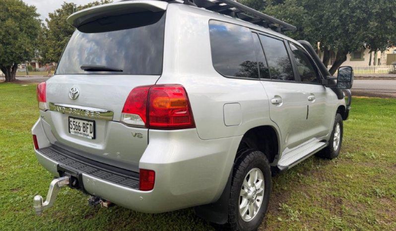 200 SERIES LANDCRUISER GXL full