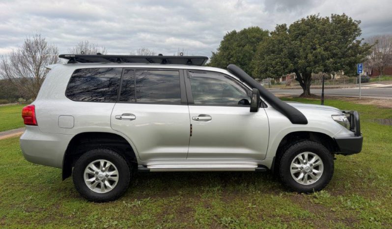 200 SERIES LANDCRUISER GXL full