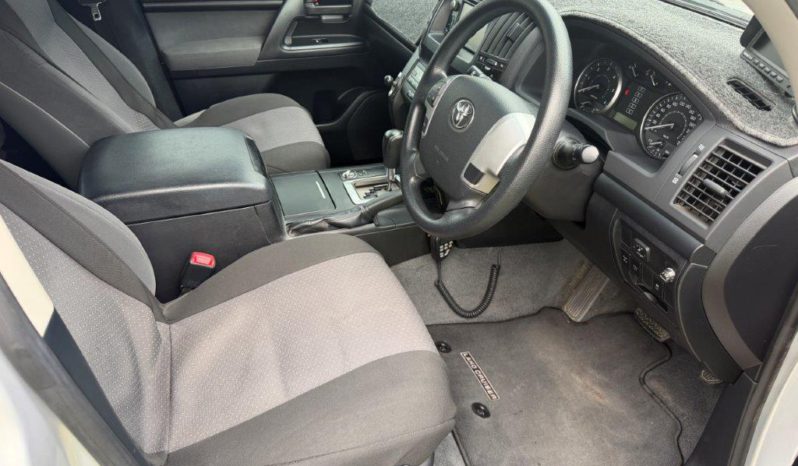 200 SERIES LANDCRUISER GXL full