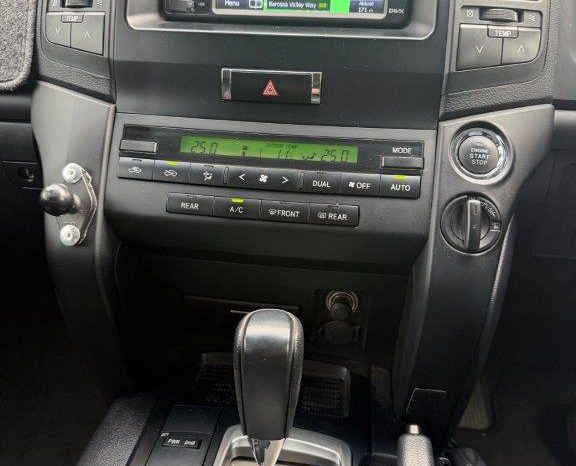 200 SERIES LANDCRUISER GXL full