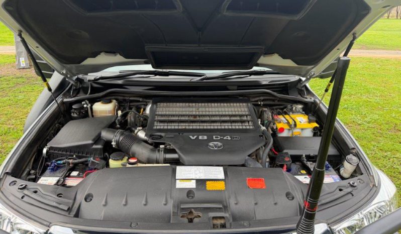 200 SERIES LANDCRUISER GXL full
