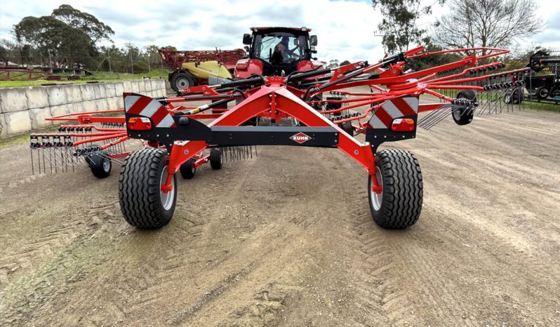 NEW KUHN GA8131 TWIN-ROTOR RAKE full